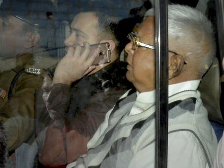 तो इस वजह के चलते कोर्ट ने लालू व अन्य दोषियों के खिलाफ सजा का ऐलान नहीं किया