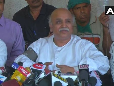 प्रेस कॉन्फ्रेंस में भावुक हुए प्रवीण तोगड़िया, कहा- मेरे एनकाउंटर की साजिश रची जा रही है