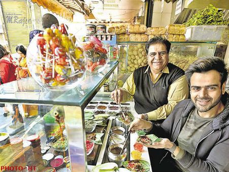 अंबानी, बच्चन और कपूर सभी खाते हैं इस दुकान पर पान, जानिए क्या है इनकी कहानी