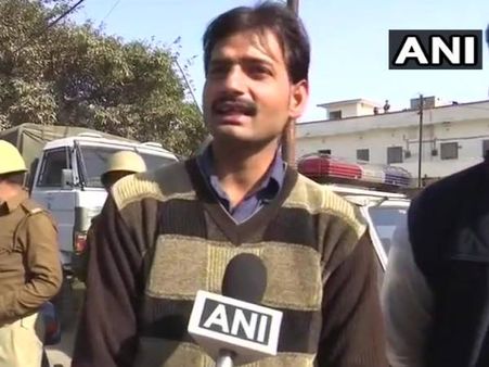 कासगंज हिंसा में जिस युवक को 'मरा हुआ' बताया, वो सामने आकर बोला- मैं तो जिंदा हूं