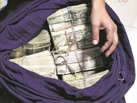 देवास की नोटप्रेस से रुपए चुराता था अधिकारी, जूते में रख ले जाता था गड्डियां