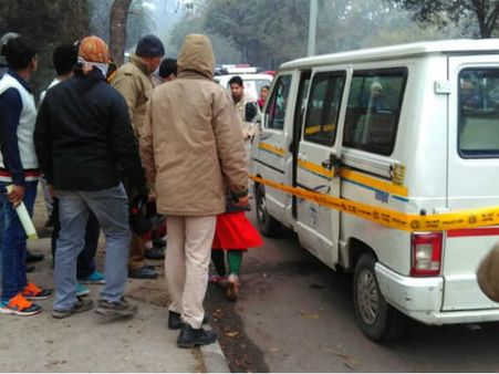 दिल्‍ली में कड़ी सुरक्षा के बीच ड्राइवर को गोली मार स्‍कूल बस से बच्‍चे का अपहरण