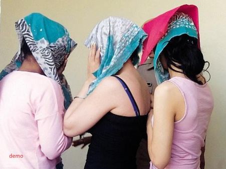 Kanpur Sex Racket: Whatsapp के जरिए होती थी लड़कियों की ऑनलाइन बुकिंग, कोडवर्ड था 'चार्ली'