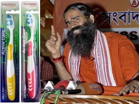 रामदेव के टूथब्रश पैक में मिली गड़बड़ी, पतंजलि पर 75 हजार का जुर्माना