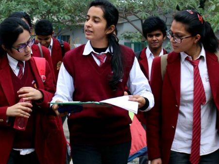 CBSE ने छात्रों के लिए शुरू की काउंसलिंग, बोर्ड परीक्षाओं से जुड़े सवाल ऐसे पूछें स्टूडेंट्स