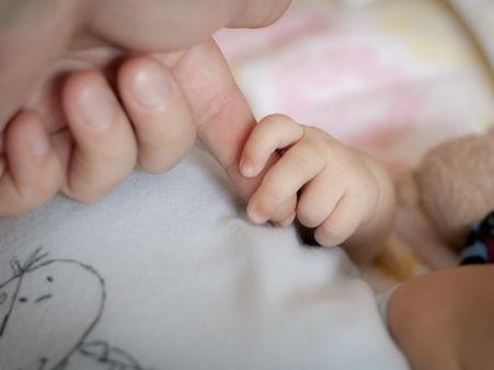 मेरठ: मां ने एक साथ दिया पांच बेटियों को जन्म, एक-एक कर सभी की मौत