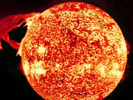 Surya Grahan 2018: हो रहा है बिजनेस में घाटा तो सूर्यग्रहण में करें ये खास काम