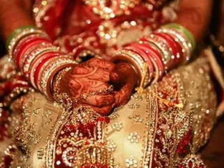 शादी की पहली रात पति ने की दुल्हन से हैवानियत, प्राइवेट पार्ट में लोहे की रॉड डालने का आरोप