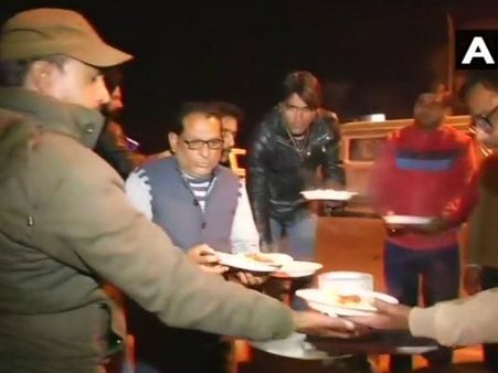 Sunjwan Army camp attack: जवानों के लिए भोजन व्यवस्था करने में जुटे स्थानीय लोग