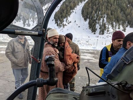 जान की बाजी लगा एयरफोर्स ने बचाई दर्द से तड़प रहे 9 साल के तौफिक की जिंदगी