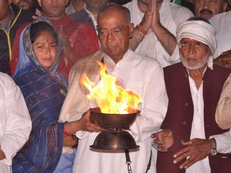 दिग्विजय सिंह बोले, 'मैं राजनेता हूं नर्मदा परिक्रमा के बाद पकौड़े नहीं तलने वाला'