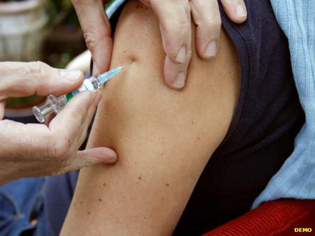 पीठ दर्द से निपटने के लिए इस व्यक्ति ने अपने वीर्य को शरीर में किया इंजेक्ट