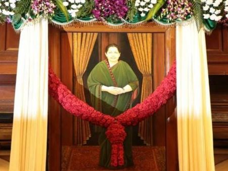 मद्रास हाईकोर्ट पहुंचा जयललिता की मूर्ति अनावरण का मामला, DMK ने बताया काला दिन
