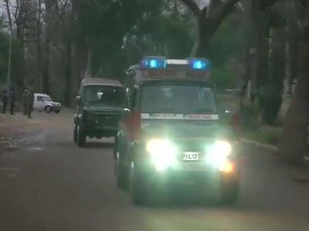 आतंकी हमलों के बीच रक्षा मंत्री निर्मला सीतारमण पहुंची जम्मू, दिल्ली में बैठक कर रहे हैं गृह मंत्री राजनाथ सिंह