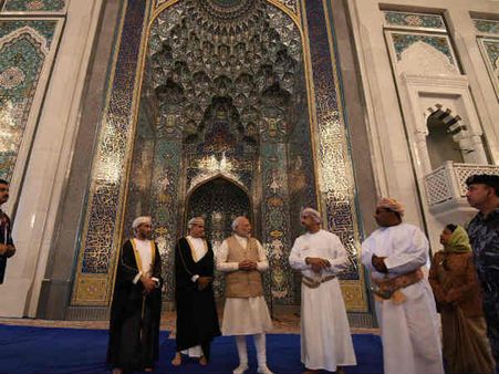 ओमान में पीएम मोदी:भगवान शिव के दर्शन के बाद पीएम पहुंचे मस्जिद