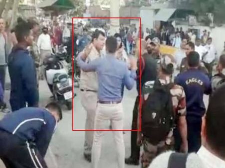 दिल्ली कैंट इलाके में सेना के जवानों ने पुलिस कांस्टेबल की कर दी धुनाई, सड़क पर बरसी लाठियां