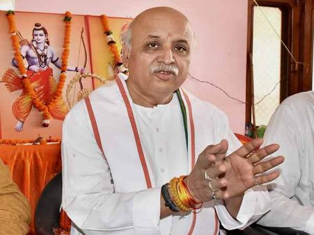 52 साल में पहली बार विश्व हिंदू परिषद के अध्यक्ष का चुनाव, दाव पर प्रवीण तोगड़िया का भविष्य