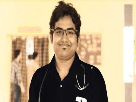 जंगल में कराई महिला की डिलीवरी, गांव के कच्चे रास्तों से दो किलोमीटर चलकर पहुंचा डॉक्टर