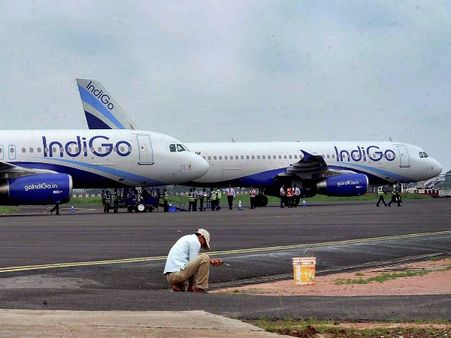 DGCA ने गो एयर और इंडिगो के विमान के खिलाफ की बड़ी कार्रवाई