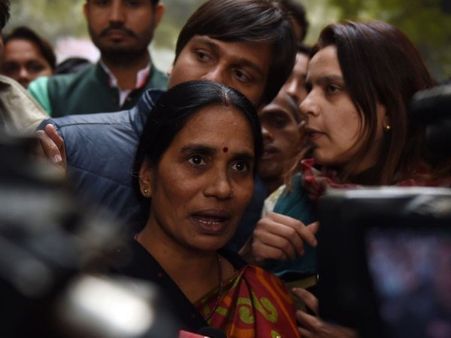 निर्भया की मां ने पूर्व DGP को दिया करारा जवाब, कही ये बात