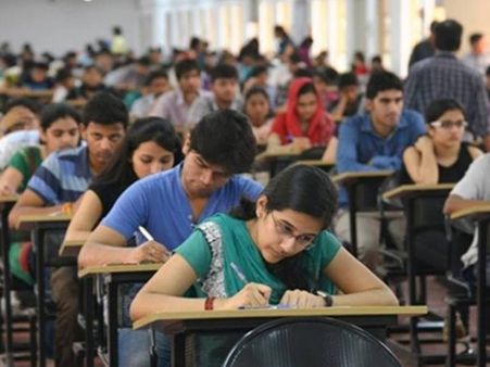 JEE Mains 2018: आधार कार्ड की जानकारी में सुधार करने का आखिरी मौका, ऐसे करें करेक्शन