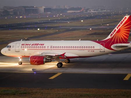 Air India: गलती से यात्री को दिया नॉनवेज फूड, सीनियर ने अटेंडेंट को जड़ा थप्पड़