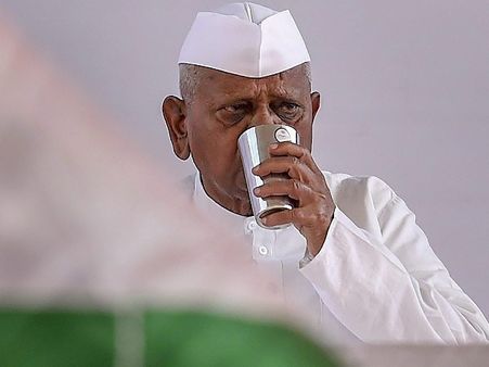 आमरण अनशन पर बैठे अन्ना का 3 दिनों में गिरा इतना वजन...