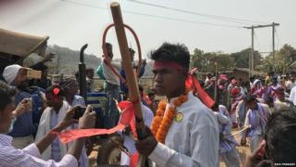 झारखंडः तीर-धनुष के साथ ‘स्वशासन’ मांगते आदिवासी