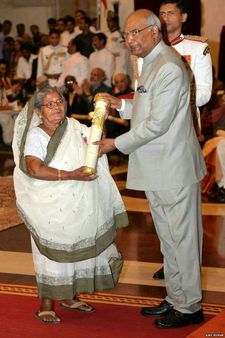 पैरों में चप्पल, हाथों में पदमश्री, ये हैं सुभाषिनी मिस्त्री