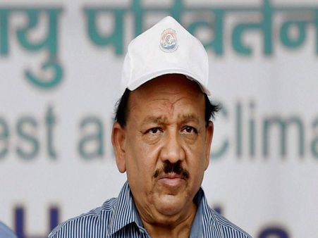 प्रधानमंत्री नरेंद्र मोदी की मौजूदगी में मंत्री हर्षवर्धन ने किया अनोखा दावा, मीडिया ने पूछा जानकारी का स्रोत तो कहा- आप खोजें