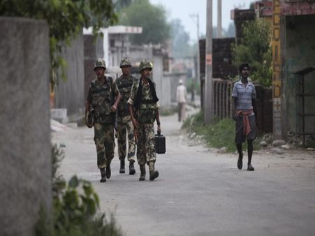 सेना के फंड को लेकर सरकार की आलोचना, संसदीय समिति ने सौंपी रिपोर्ट