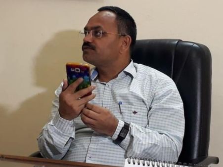 बनारस: ADM को पाकिस्तान से आया धमकी भरा फोन, कहा- इन सब से दूर ही रहो