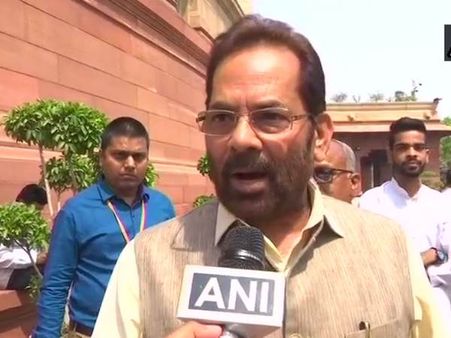 फेसबुक डाटा लीक को लेकर मोदी के मंत्री के बोल, 'राहुल गांधी अक्ल से बिल्कुल पैदल हैं क्या'