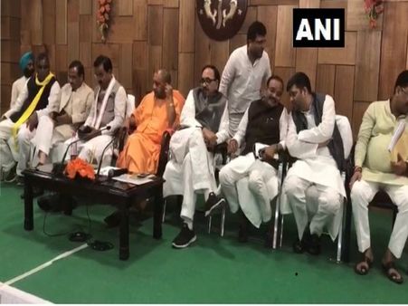 राज्यसभा चुनाव: बीजेपी की बैठक में शामिल हुए सपा विधायक नितिन अग्रवाल