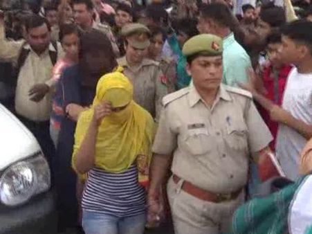 'तपस्या' में चल रही थी जिस्मफरोशी, कई जोड़ों को आपत्तिजनक हालत में पकड़ा