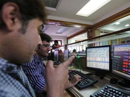 Budget 2019: बजट पेश होते ही शेयर बाजार में उछाल, 100 अंक से ज्यादा चढ़ा सेंसेक्स