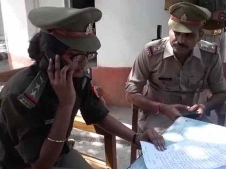 यूपी: एक दिन की इंस्पेक्टर बनी वर्षा, जीता लोगों का दिल