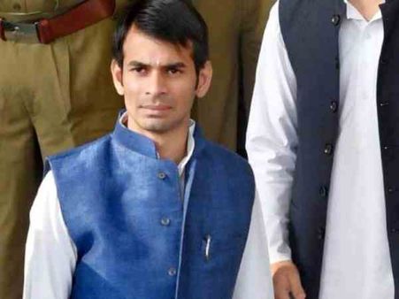 By Election Result 2018 : राजद की जीत पर इतराए तेज प्रताप, कहा-नीतीश चच्चा अब मिठाई खाइए