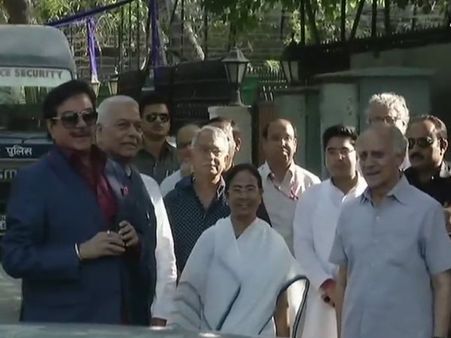 ममता बनर्जी ने यशवंत सिन्हा, शत्रुघ्न सिन्हा और अरुण शौरी से की मुलाकात