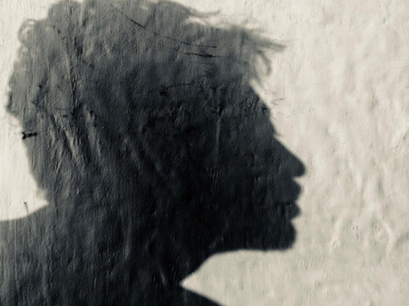 इमोशनल कविता के साथ इरफान ने पोस्ट की अपनी परछाई की फोटो, ऊपर वाले से मांगी दुआ