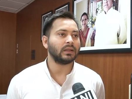 तेजस्वी बोले- Facebook पर भाजपा की लोकप्रियता कम होने लगी तो मालिक को तलब करने की चुनौती दी