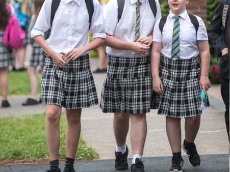 इस स्कूल ने दी लड़कों को स्कर्ट पहनने की इजाजत, फैसले पर बंटी लोगों की राय