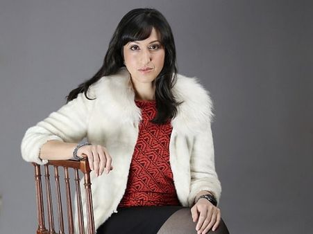 मरने के बाद इस लड़की के लिए करोड़ों छोड़कर गई उसकी पड़ोसी, रुला देगी इंसानियत की ये कहानी