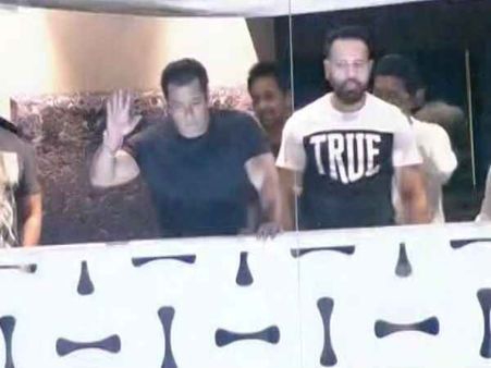 बालकनी में सलमान खान कर रहे थे फैंस का शुक्रिया, चोर उड़ा ले गया 12 फोन