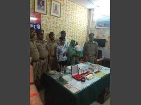 दुरंतो एक्सप्रेस में मिला ज्वैलरी से भरा बैग, सिपाहियों ने लौटाया