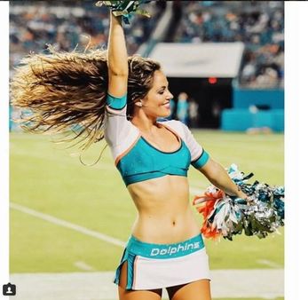 वर्जिनिटी और धर्म के नाम पर इस चीयरलीडर को किया जा रहा है परेशान