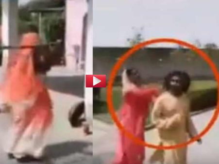 VIDEO: महिलाओं को छेड़ता था विधवा के साथ मंदिर में रहने वाला पुजारी, किन्‍नरों ने दौड़ा-दौड़ा कर पीटा