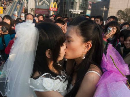 चीन में समलैंगिक संबंधों के वीडियो दिखाने पर बैन, वीबो पर 'I Am Gay' लिखकर हो रहा प्रदर्शन