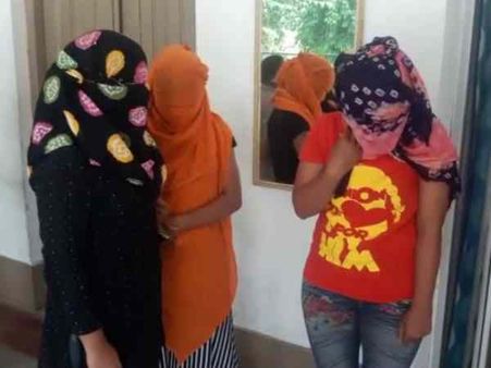 मेरठ: एंटी करप्शन इंस्पेक्टर के मसाज पार्लर में सेक्स रैकेट, तीन युवतियों सहित गिरफ्तार