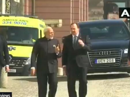 Video: स्‍वीडन की सड़कों पर घूम रहे पीएम मोदी, स्‍वीडन के राजा से की मुलाकात